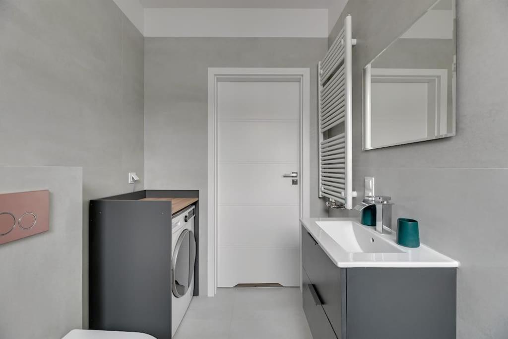Studio Sw Piotra W Gdyni By Grand Apartments Gdynia Luaran gambar